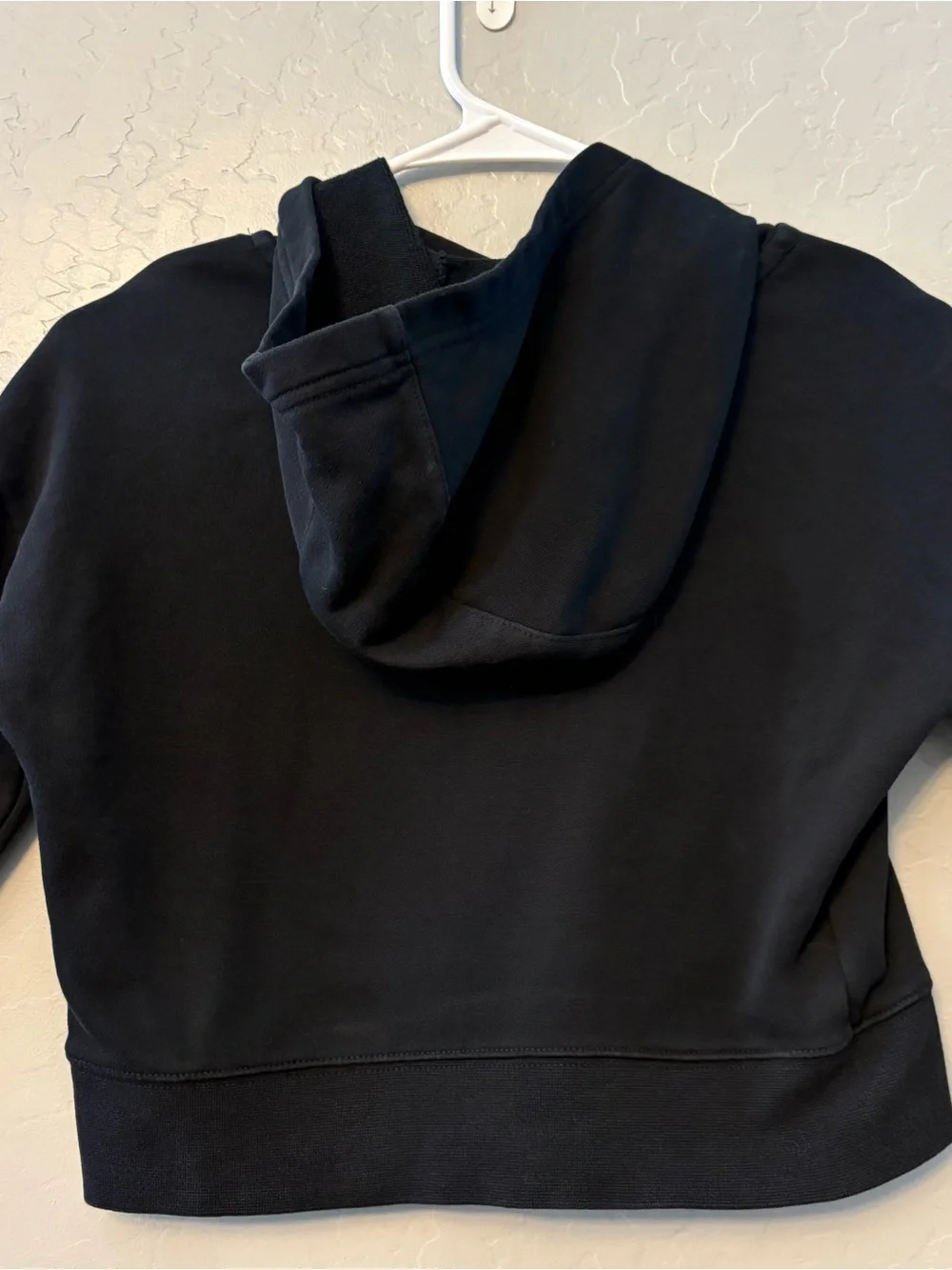 Nike girls black and white AIR embroidered crop hoodie size large